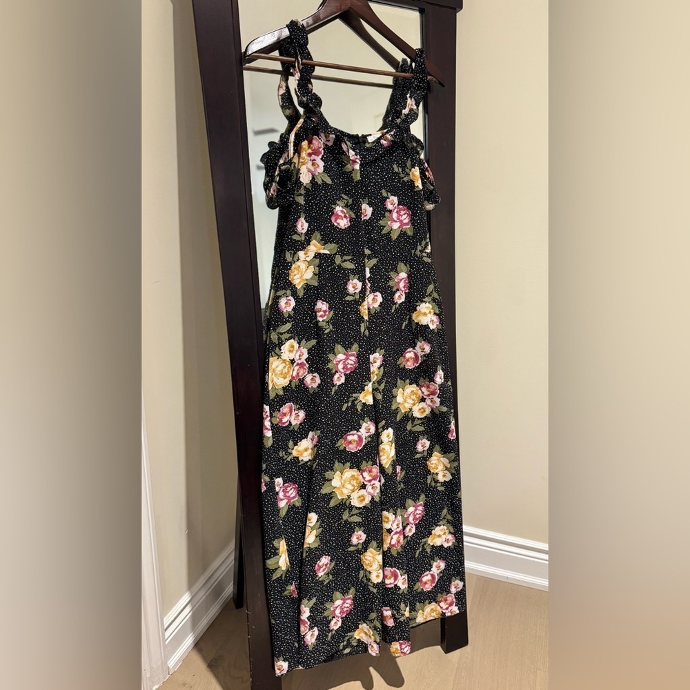RIPE Floral Maxi Dress with Ruffle Sleeves (M)